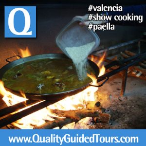 private tour guide in Valencia, paella show cooking in Valencia